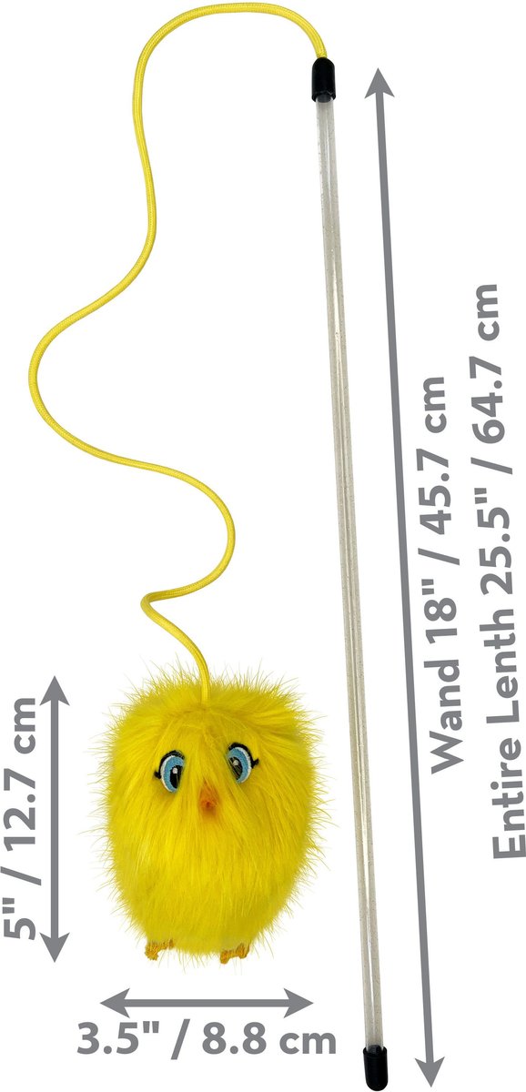 KONG Chirpz Chick Cat Teaser Wand with a fluffy yellow chick toy attached to a yellow cord and clear plastic wand. Dimensions are shown: chick is 5 inches (12.7 cm) tall and 3.5 inches (8.8 cm) wide; wand is 18 inches (45.7 cm) long; total length is 25.5 inches (64.7 cm).