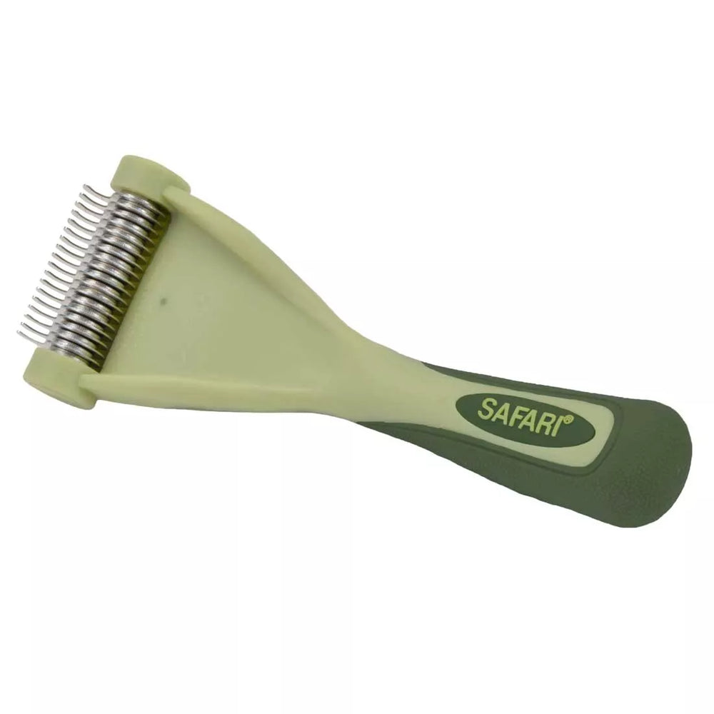 Green brush with metal curved teeth. Safari de shedding tool for cats.