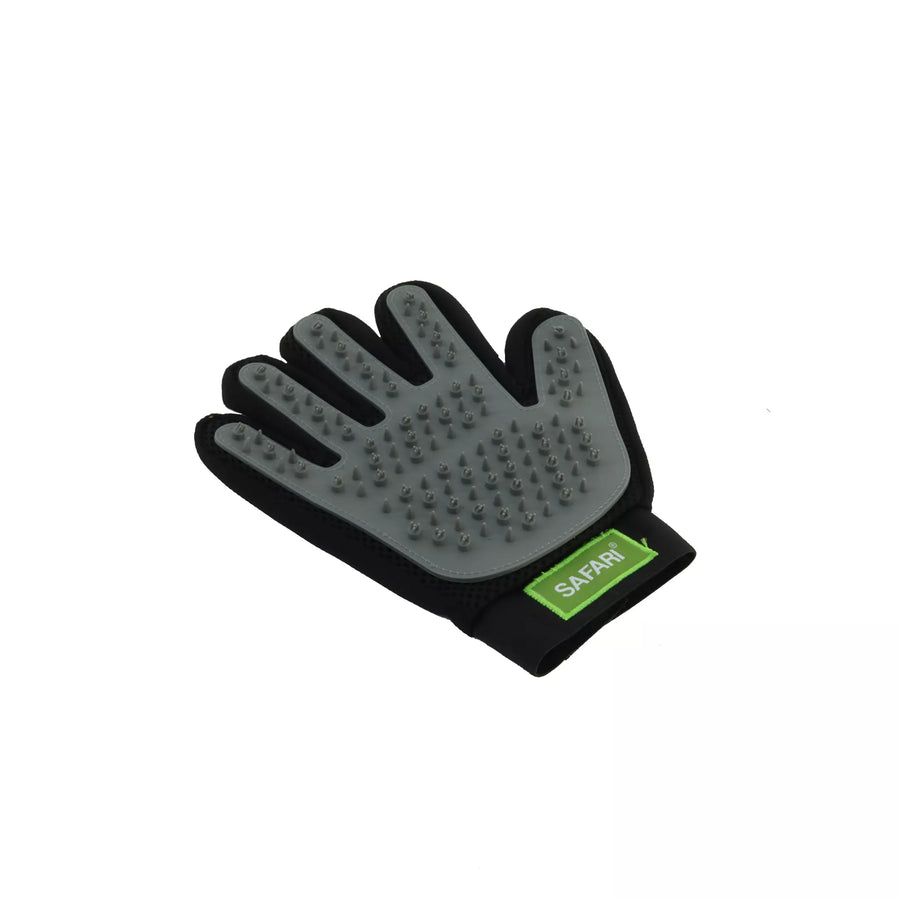 The Safari® by Coastal® Grooming Glove is suitable for dogs that feel anxious around traditional grooming tools, this glove provides the reassuring sensation of your hand, making grooming a breeze.