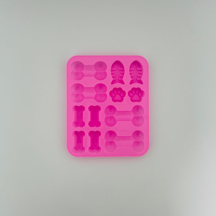 Silicone Treat Molds in color Pink